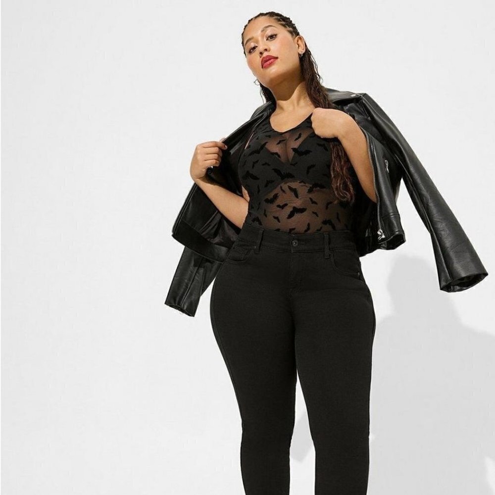 Torrid - Flocked Mesh V-Neck Bodysuit in Black Stormy Bats​​​​​​​​​ - Picture 2 of 16